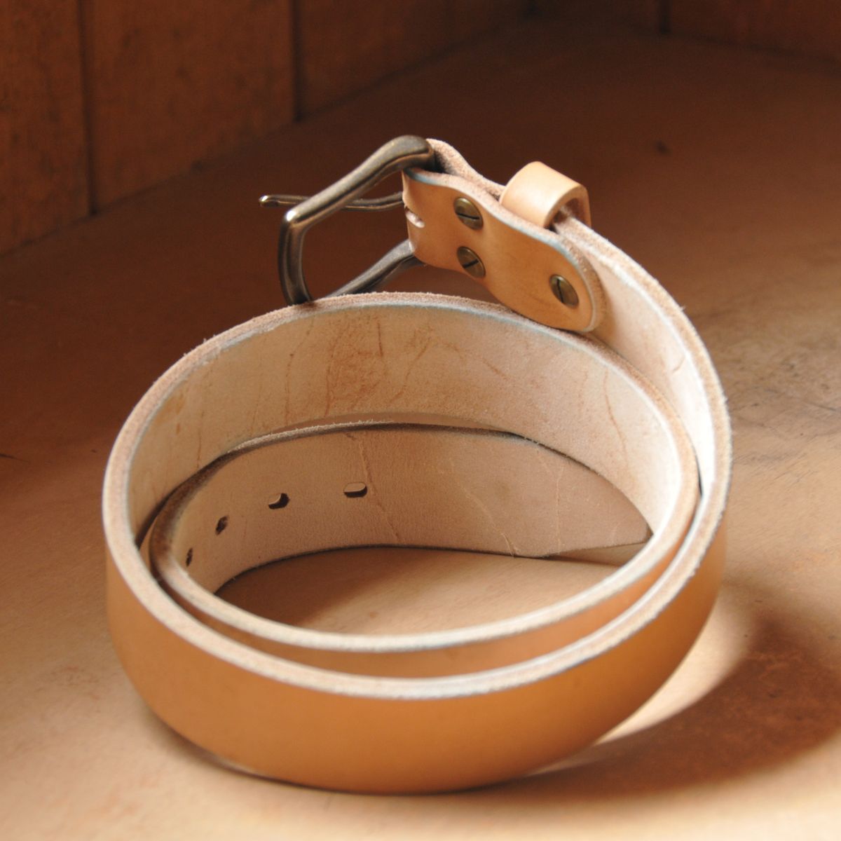 Photo by Lazarey on December 5, 2025 of the Carmine Jack Leather Oak Bark Shipyard Belt in J&FJ Baker Natural Oak Bark Tanned Bridle, 16oz.