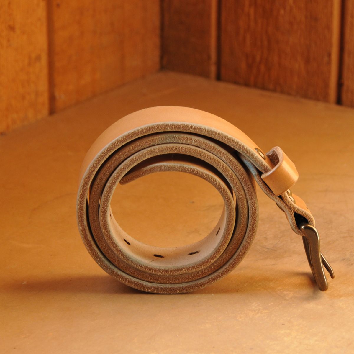 Photo by Lazarey on January 3, 2026 of the Carmine Jack Leather Oak Bark Shipyard Belt in J&FJ Baker Natural Oak Bark Tanned Bridle, 16oz.