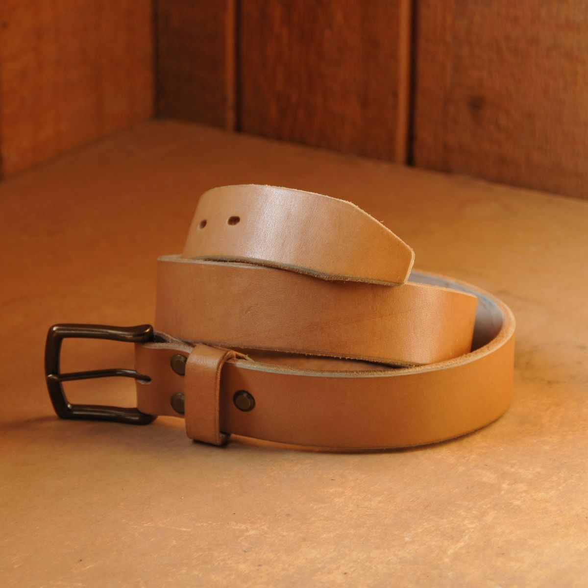 Photo by Lazarey on January 3, 2026 of the Carmine Jack Leather Oak Bark Shipyard Belt in J&FJ Baker Natural Oak Bark Tanned Bridle, 16oz.