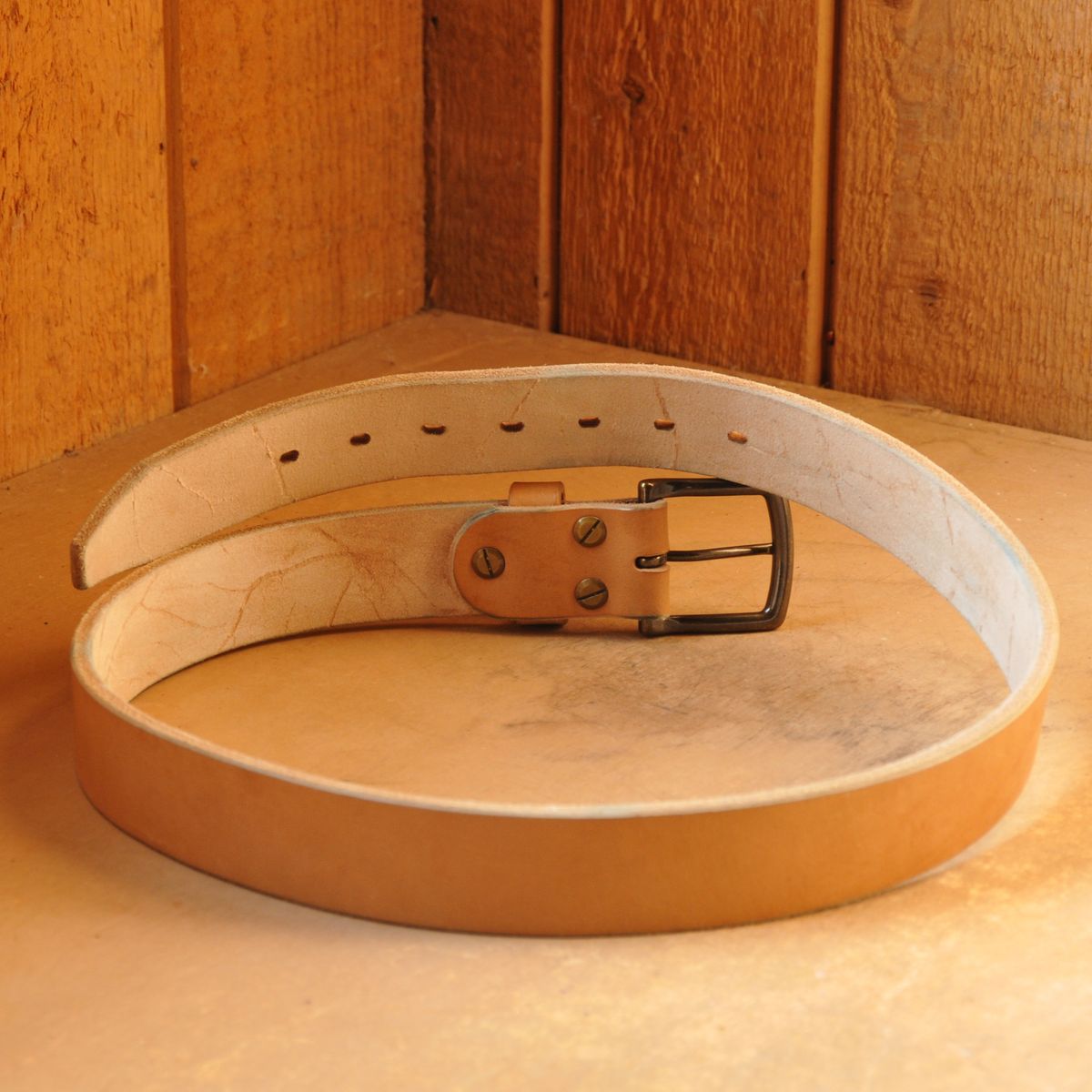 Photo by Lazarey on January 3, 2026 of the Carmine Jack Leather Oak Bark Shipyard Belt in J&FJ Baker Natural Oak Bark Tanned Bridle, 16oz.