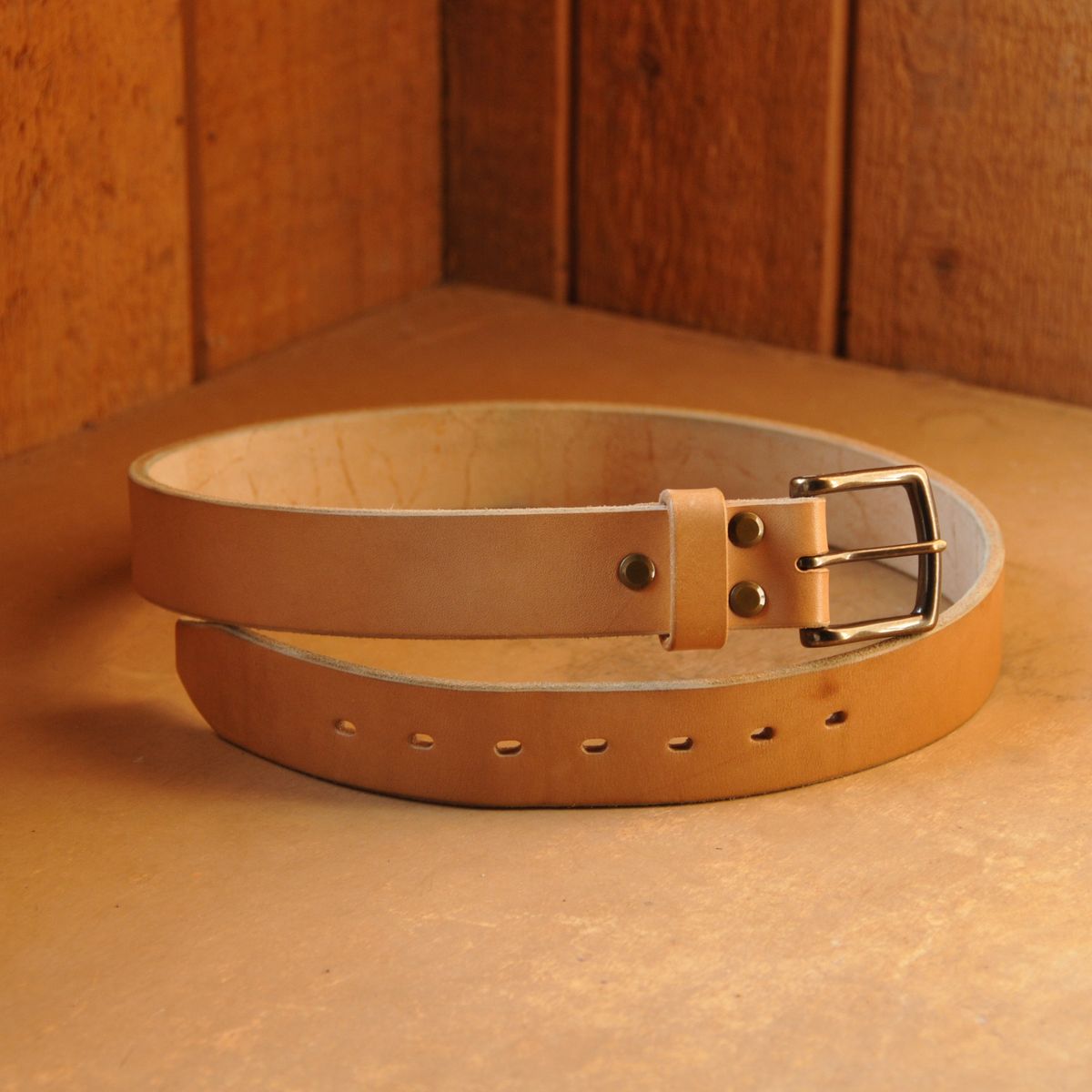 Photo by Lazarey on January 3, 2026 of the Carmine Jack Leather Oak Bark Shipyard Belt in J&FJ Baker Natural Oak Bark Tanned Bridle, 16oz.