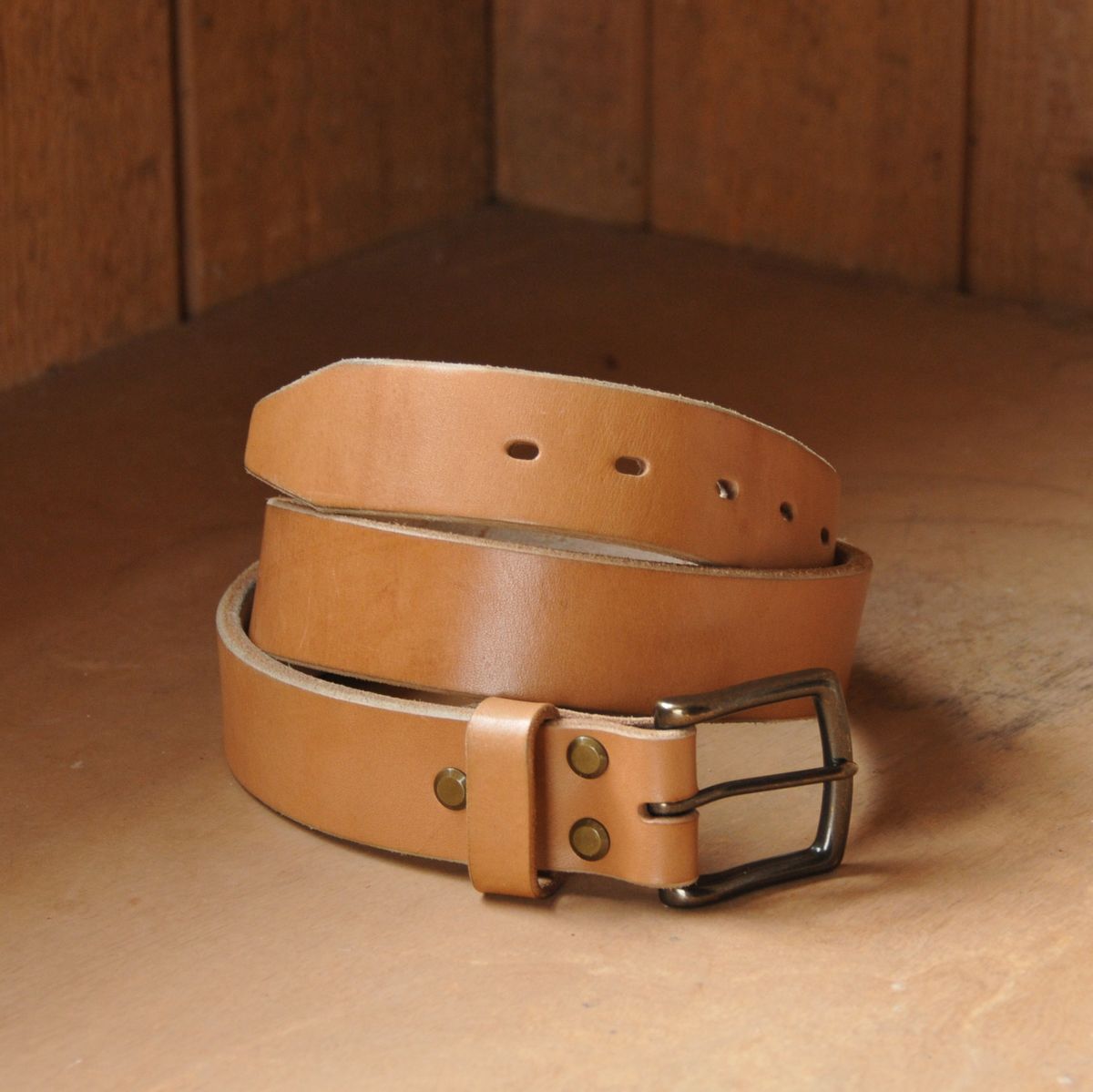 Photo by Lazarey on January 27, 2026 of the Carmine Jack Leather Oak Bark Shipyard Belt in J&FJ Baker Natural Oak Bark Tanned Bridle, 16oz.