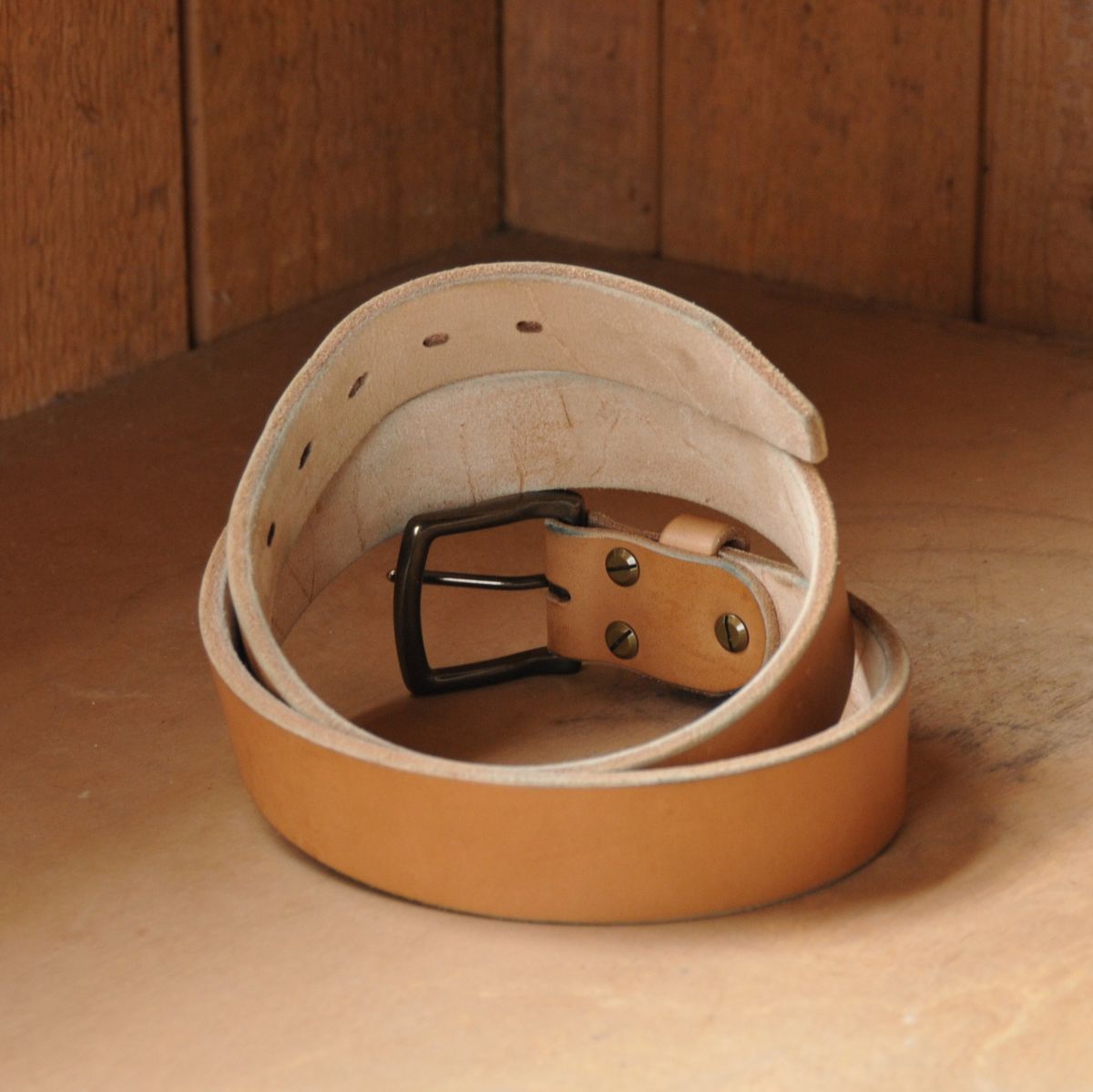 Photo by Lazarey on January 27, 2026 of the Carmine Jack Leather Oak Bark Shipyard Belt in J&FJ Baker Natural Oak Bark Tanned Bridle, 16oz.