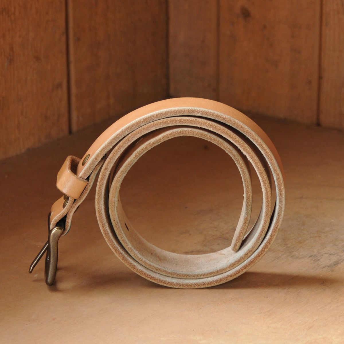 Photo by Lazarey on January 27, 2026 of the Carmine Jack Leather Oak Bark Shipyard Belt in J&FJ Baker Natural Oak Bark Tanned Bridle, 16oz.