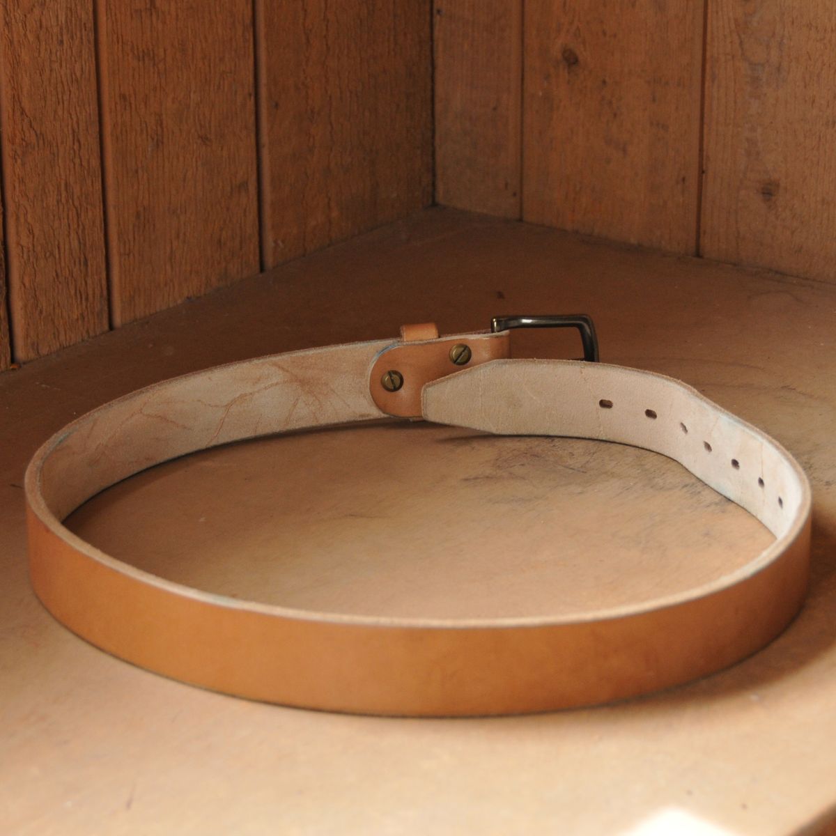 Photo by Lazarey on January 27, 2026 of the Carmine Jack Leather Oak Bark Shipyard Belt in J&FJ Baker Natural Oak Bark Tanned Bridle, 16oz.