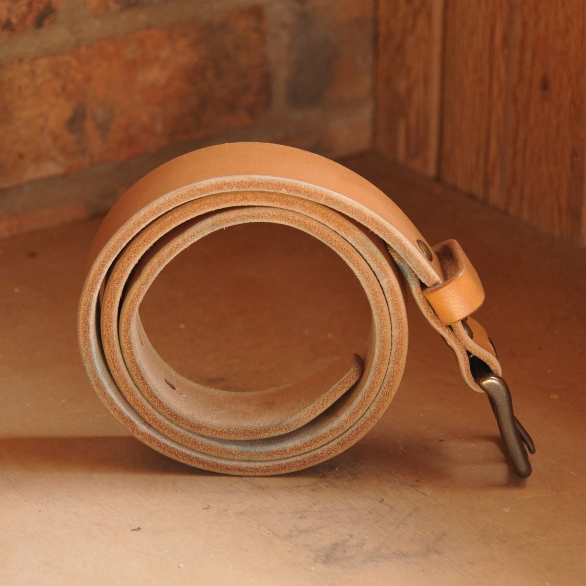 Photo by Lazarey on March 2, 2026 of the Carmine Jack Leather Oak Bark Shipyard Belt in J&FJ Baker Natural Oak Bark Tanned Bridle, 16oz.