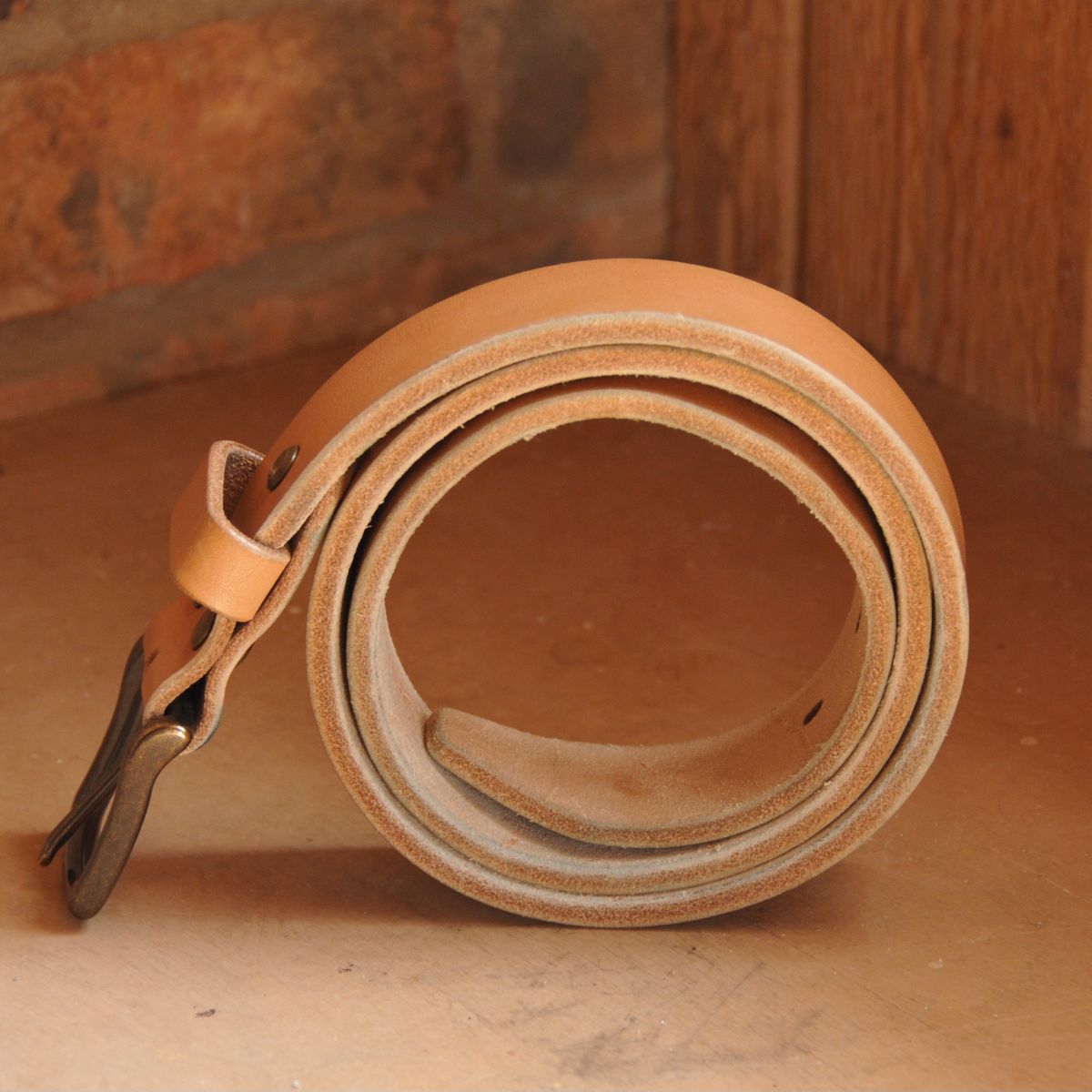 Photo by Lazarey on March 2, 2026 of the Carmine Jack Leather Oak Bark Shipyard Belt in J&FJ Baker Natural Oak Bark Tanned Bridle, 16oz.