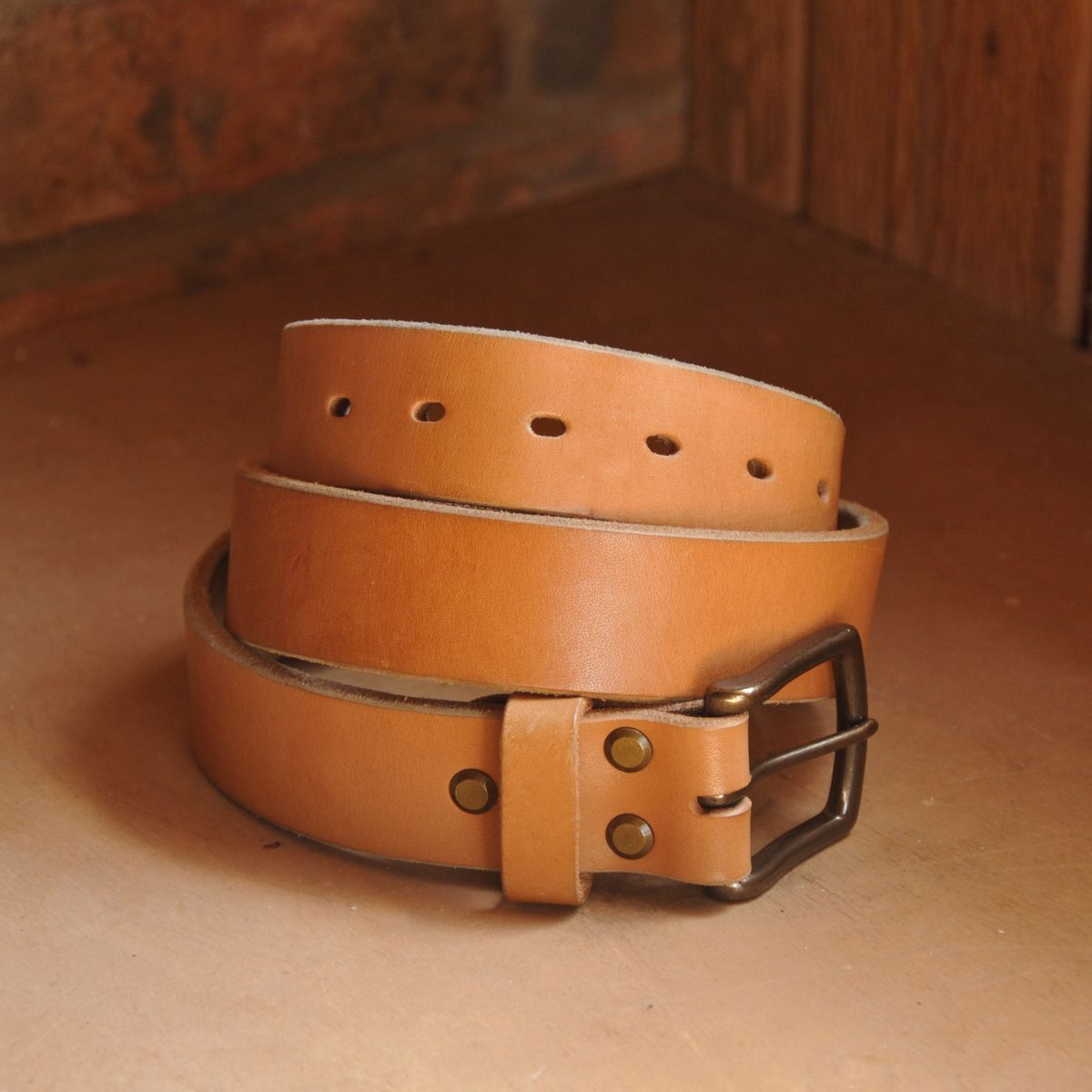 Photo by Lazarey on March 2, 2026 of the Carmine Jack Leather Oak Bark Shipyard Belt in J&FJ Baker Natural Oak Bark Tanned Bridle, 16oz.