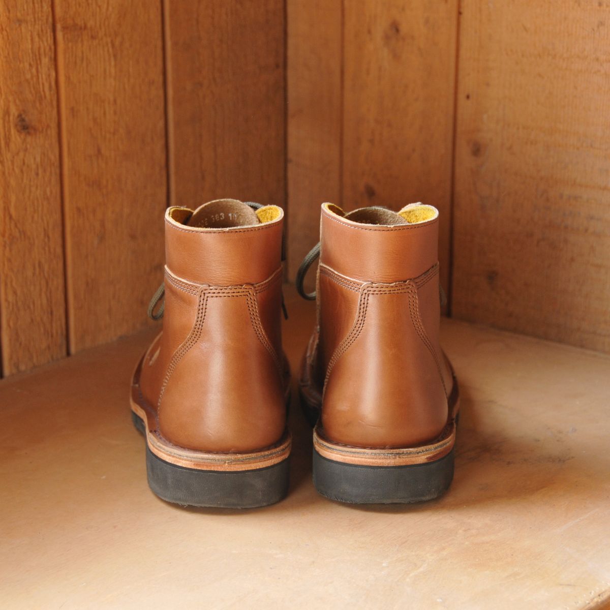 Photo by Lazarey on November 1, 2025 of the Jim Green Numzaan in Jim Green / Natural Veg Tan.