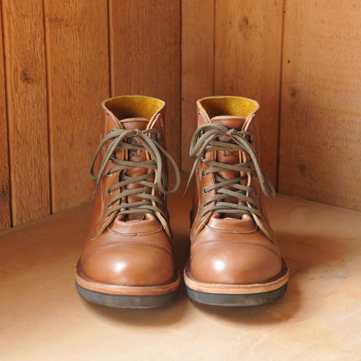 Photo by Lazarey on November 1, 2025 of the Jim Green Numzaan in Jim Green / Natural Veg Tan.