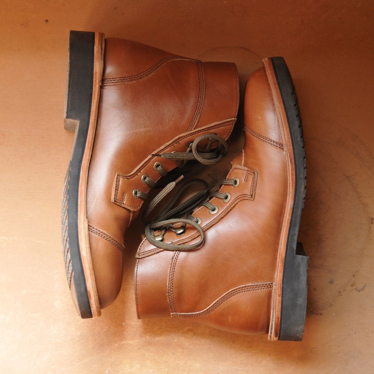 Photo by Lazarey on November 1, 2025 of the Jim Green Numzaan in Jim Green / Natural Veg Tan.