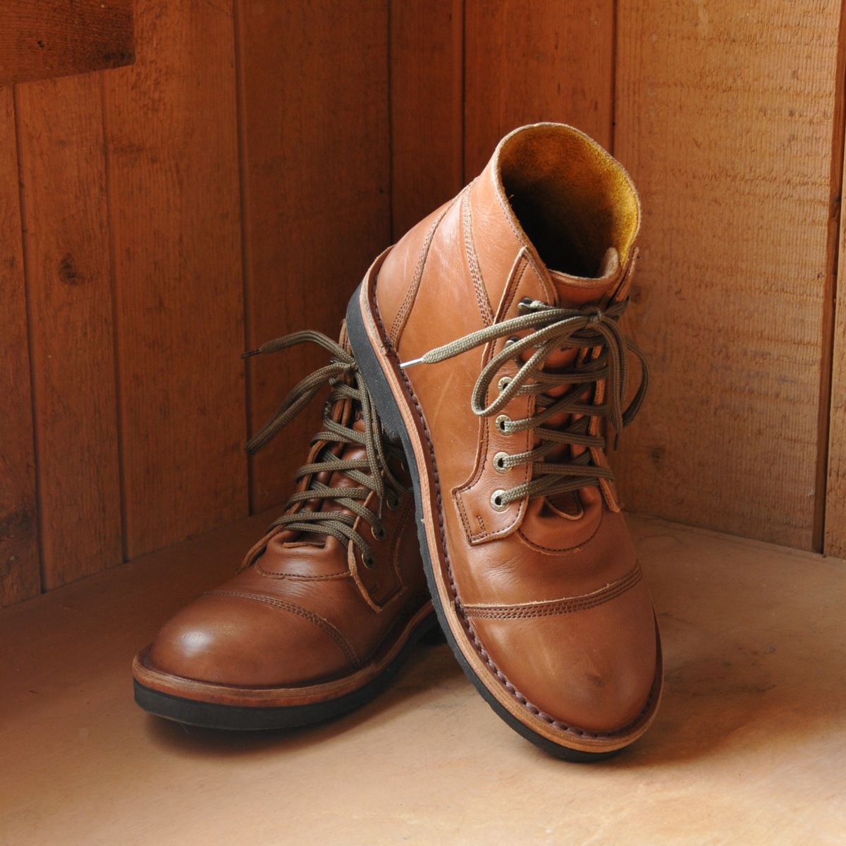 Photo by Lazarey on December 5, 2025 of the Jim Green Numzaan in Jim Green / Natural Veg Tan.