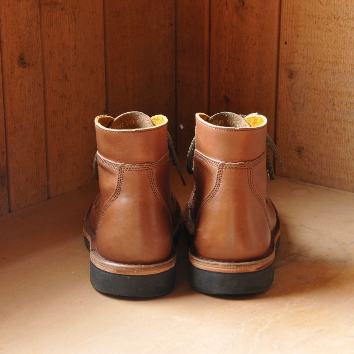 Photo by Lazarey on December 5, 2025 of the Jim Green Numzaan in Jim Green / Natural Veg Tan.