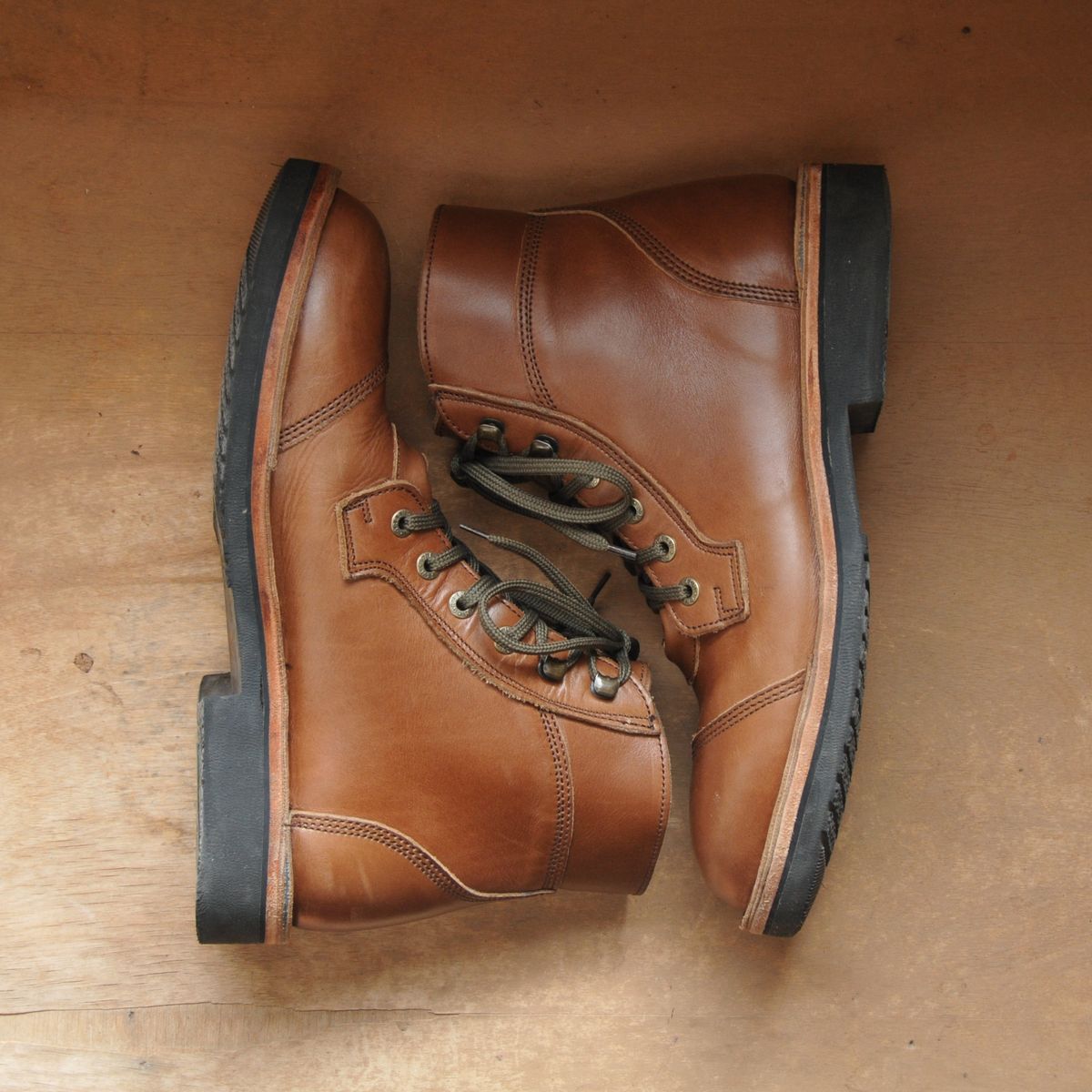 Photo by Lazarey on December 5, 2025 of the Jim Green Numzaan in Jim Green / Natural Veg Tan.