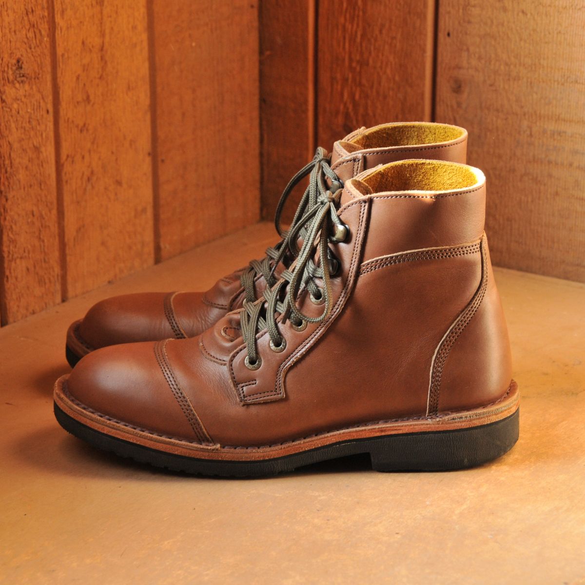 Photo by Lazarey on January 3, 2026 of the Jim Green Numzaan in Jim Green / Natural Veg Tan.