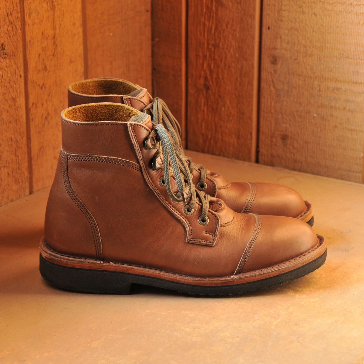 Photo by Lazarey on January 3, 2026 of the Jim Green Numzaan in Jim Green / Natural Veg Tan.