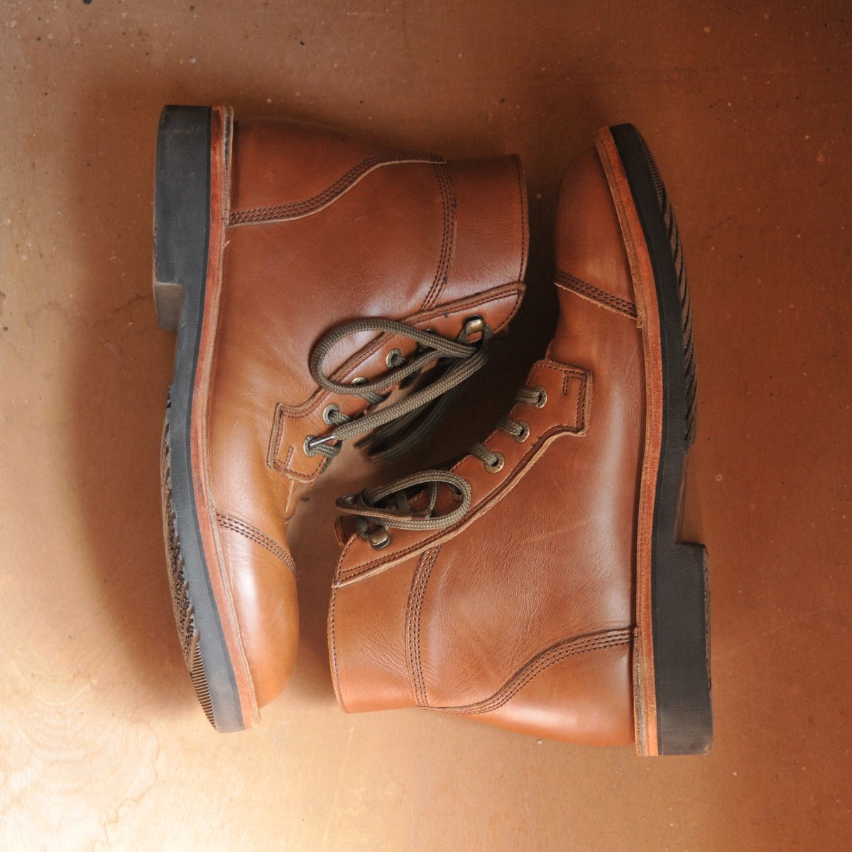 Photo by Lazarey on March 2, 2026 of the Jim Green Numzaan in Jim Green / Natural Veg Tan.