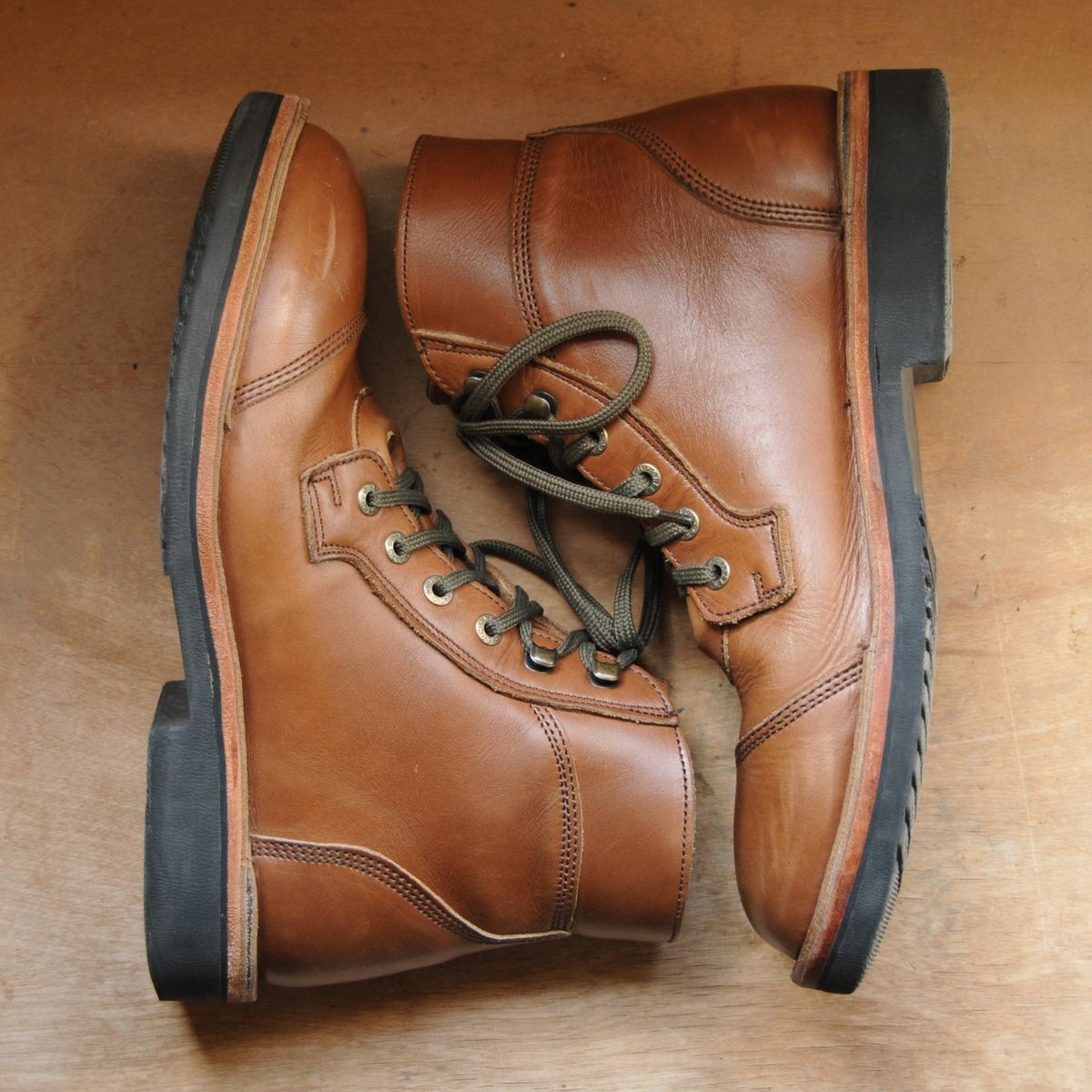 Photo by Lazarey on April 5, 2026 of the Jim Green Numzaan in Jim Green / Natural Veg Tan.