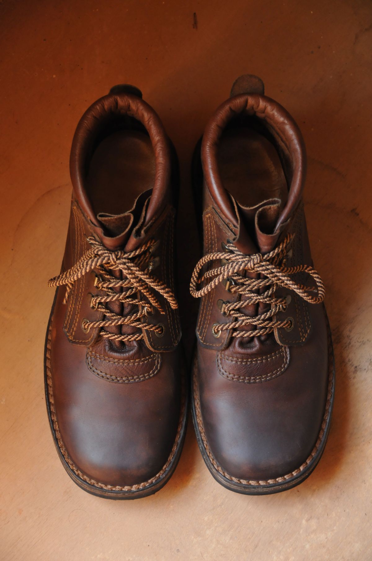 Photo by Lazarey on October 3, 2025 of the The Courteney Boot Company Safari (custom) in Mossop Leather - Dark Brown Bovine.