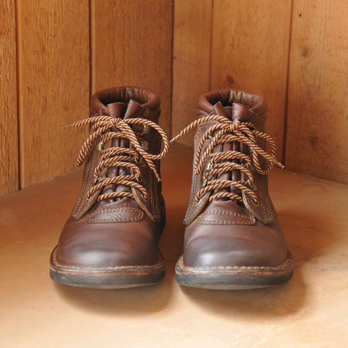 Photo by Lazarey on November 1, 2025 of the The Courteney Boot Company Safari (custom) in Mossop Leather - Dark Brown Bovine.