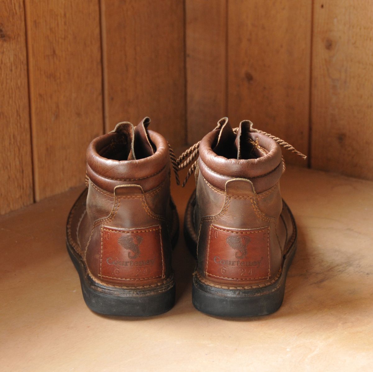 Photo by Lazarey on January 27, 2026 of the The Courteney Boot Company Safari (custom) in Mossop Leather - Dark Brown Bovine.