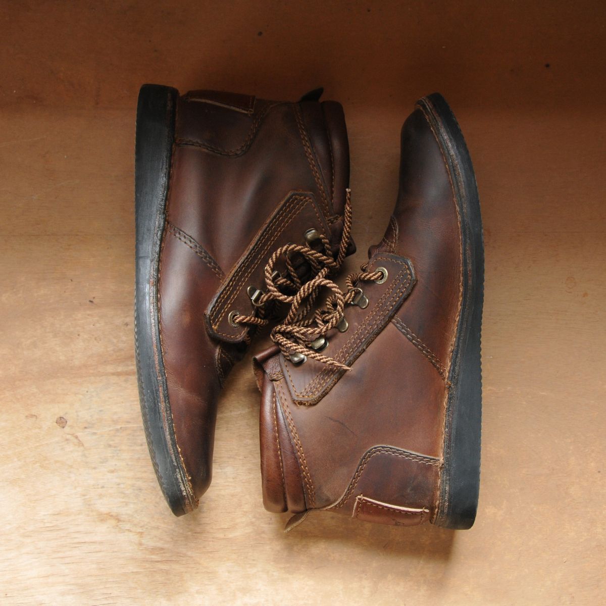Photo by Lazarey on January 27, 2026 of the The Courteney Boot Company Safari (custom) in Mossop Leather - Dark Brown Bovine.