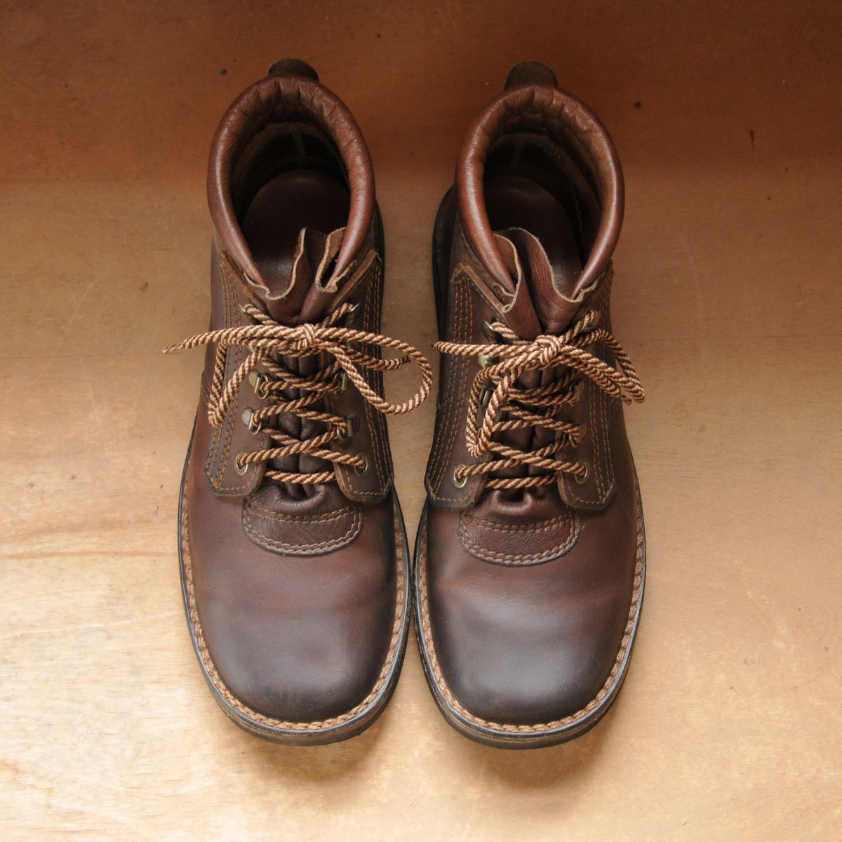 Photo by Lazarey on January 27, 2026 of the The Courteney Boot Company Safari (custom) in Mossop Leather - Dark Brown Bovine.