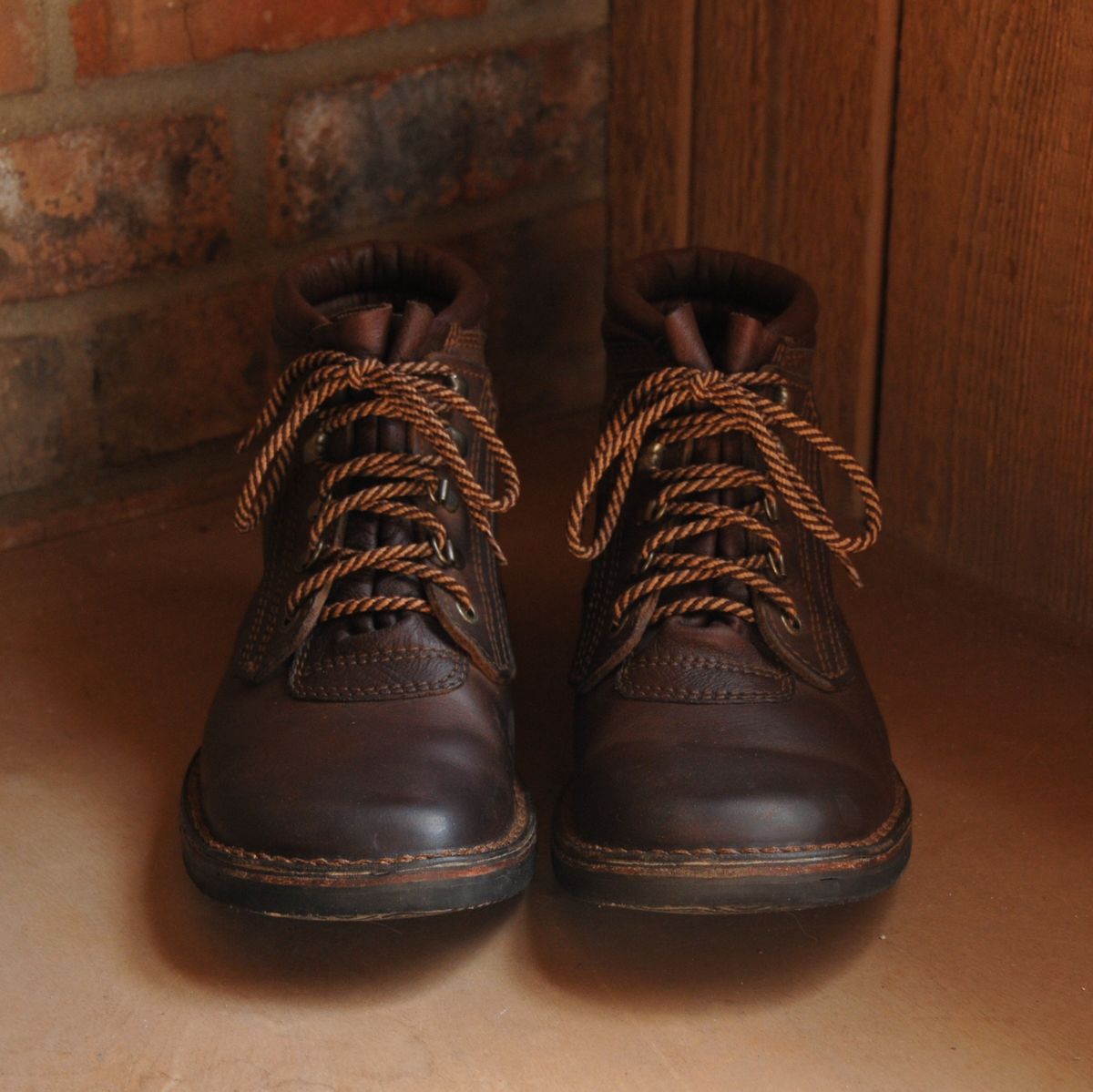 Photo by Lazarey on March 2, 2026 of the The Courteney Boot Company Safari (custom) in Mossop Leather - Dark Brown Bovine.