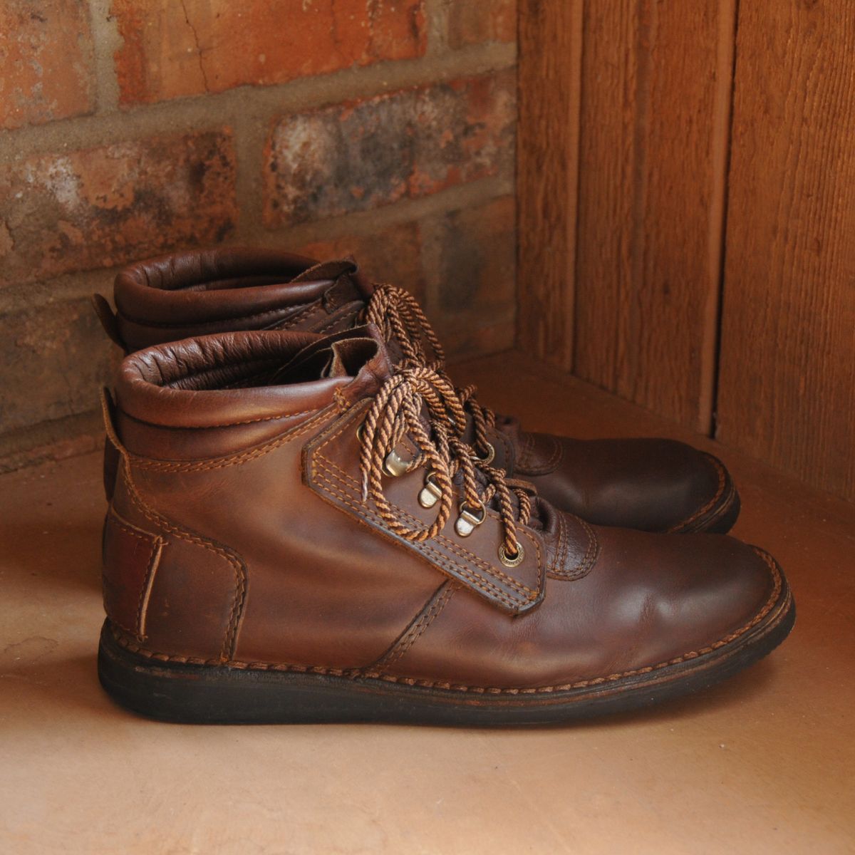 Photo by Lazarey on March 2, 2026 of the The Courteney Boot Company Safari (custom) in Mossop Leather - Dark Brown Bovine.
