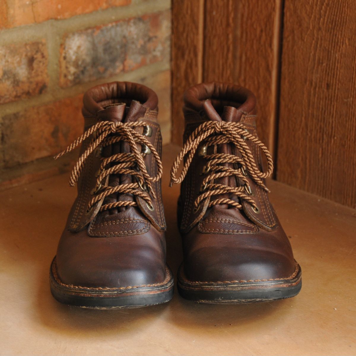 Photo by Lazarey on April 5, 2026 of the The Courteney Boot Company Safari (custom) in Mossop Leather - Dark Brown Bovine.