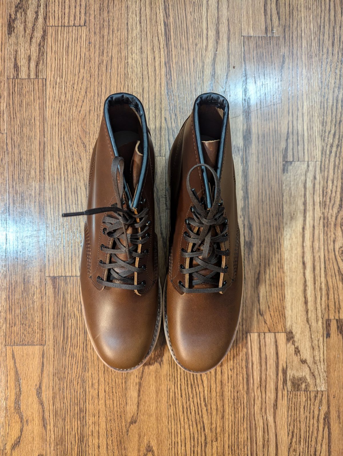 Photo by MrMister on October 16, 2024 of the Red Wing Beckman / 9422 in SB Foot Cigar Excalibur.