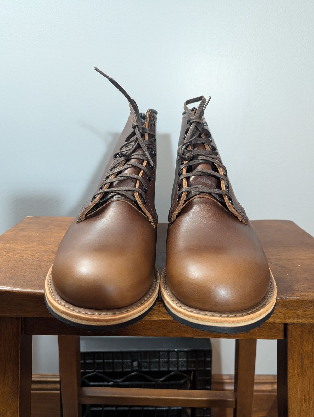 Photo by MrMister on October 16, 2024 of the Red Wing Beckman / 9422 in SB Foot Cigar Excalibur.