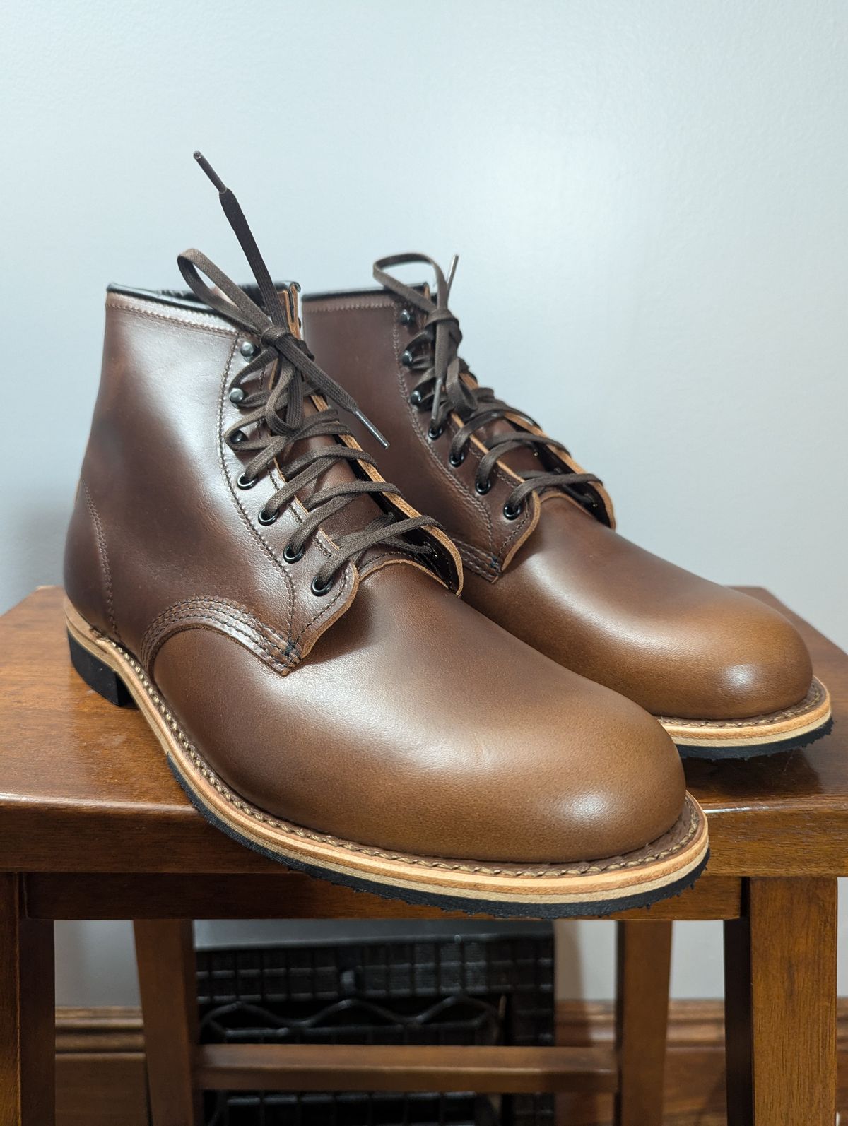 Photo by MrMister on October 16, 2024 of the Red Wing Beckman / 9422 in SB Foot Cigar Excalibur.