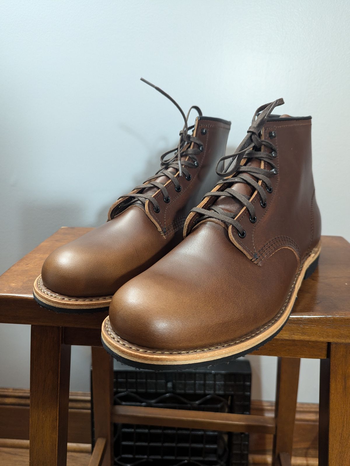 Photo by MrMister on October 16, 2024 of the Red Wing Beckman / 9422 in SB Foot Cigar Excalibur.