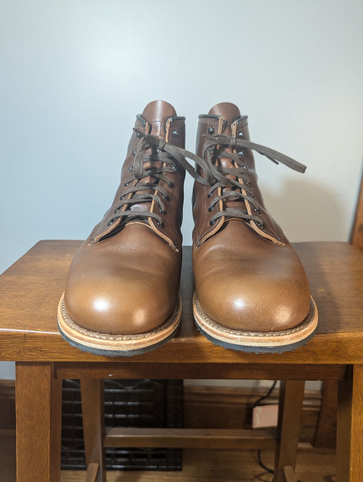 Photo by MrMister on November 6, 2024 of the Red Wing Beckman / 9422 in SB Foot Cigar Excalibur.