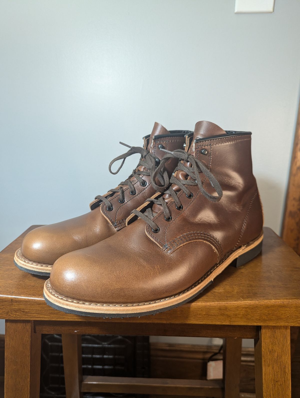Photo by MrMister on November 6, 2024 of the Red Wing Beckman / 9422 in SB Foot Cigar Excalibur.