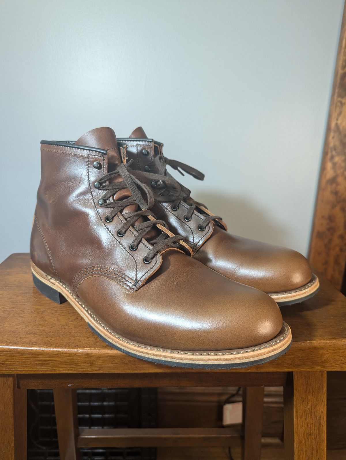 Photo by MrMister on November 6, 2024 of the Red Wing Beckman / 9422 in SB Foot Cigar Excalibur.
