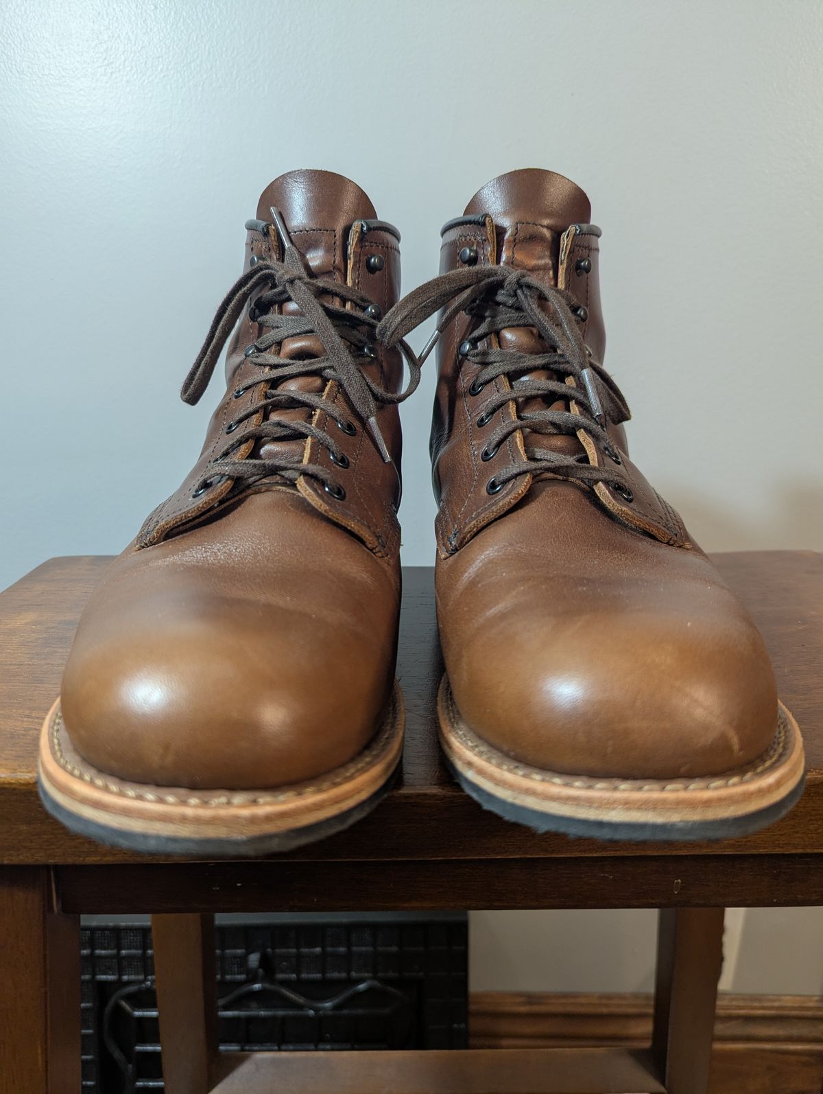 Photo by MrMister on December 6, 2024 of the Red Wing Beckman / 9422 in SB Foot Cigar Excalibur.