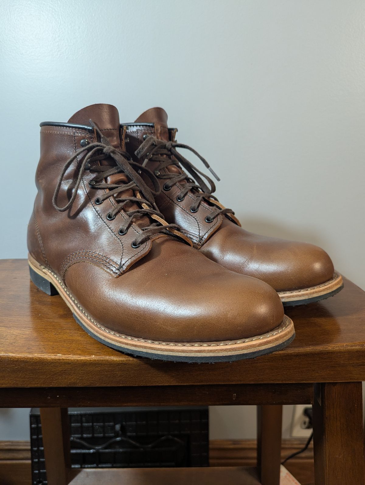Photo by MrMister on December 6, 2024 of the Red Wing Beckman / 9422 in SB Foot Cigar Excalibur.