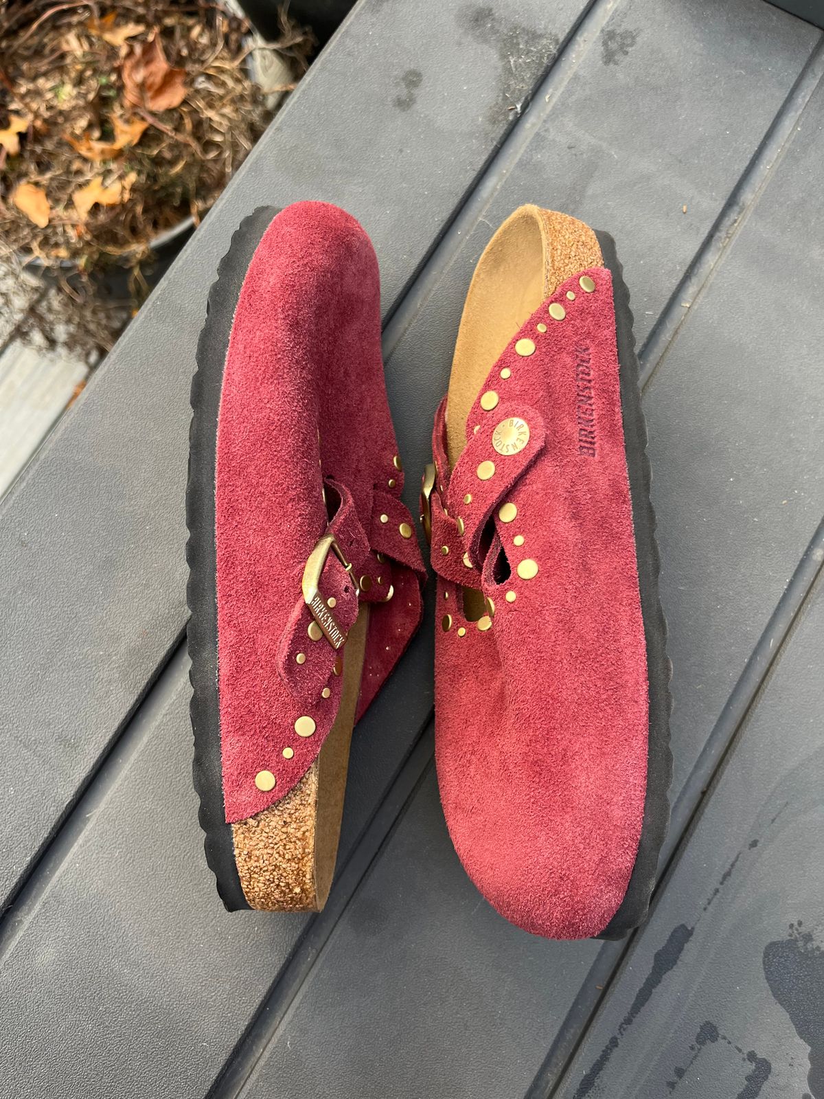 Photo by sgetz.19 on November 5, 2025 of the Birkenstock Boston in Zinfandel Suede.