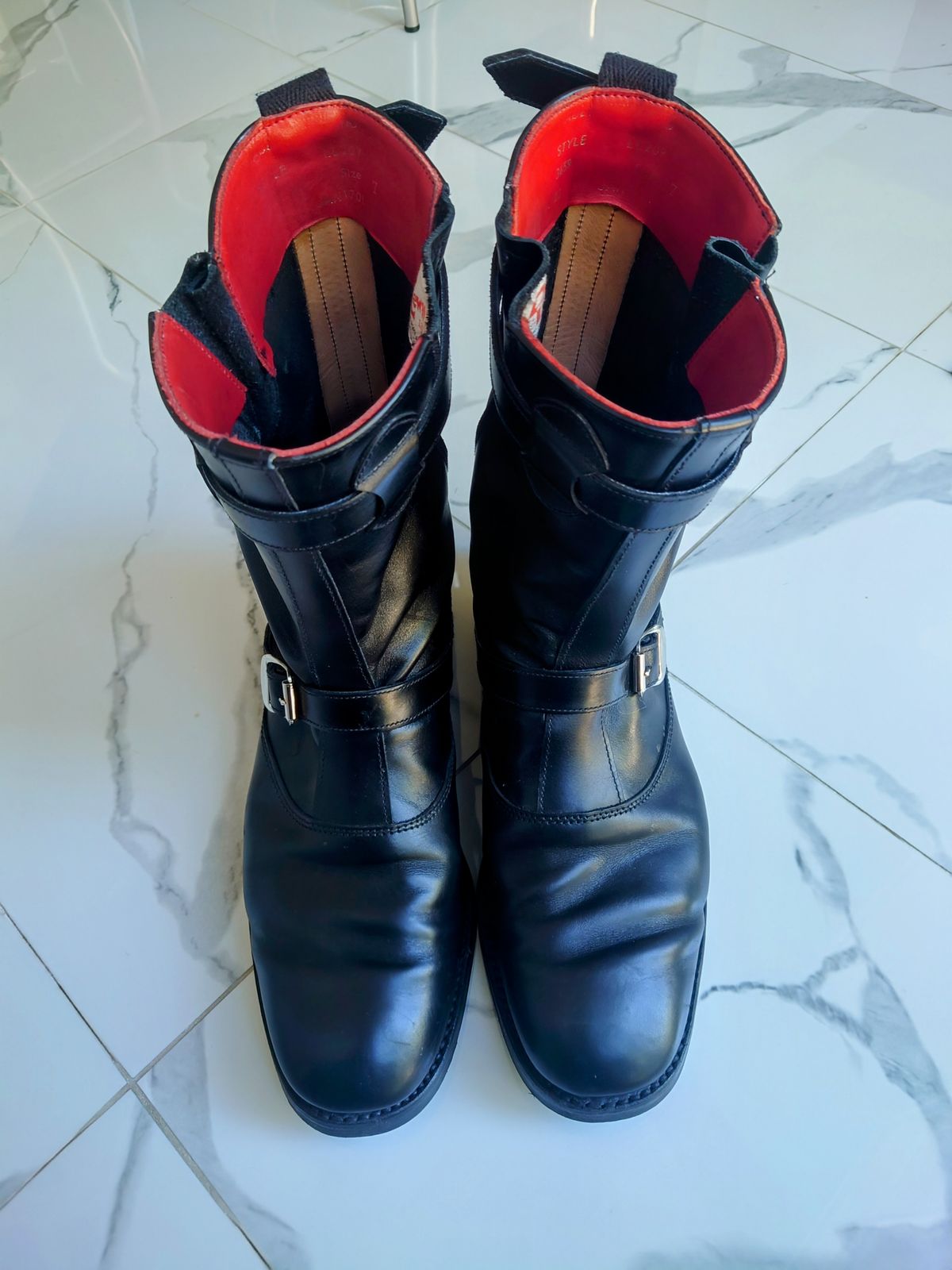 Photo by BarhinBhatt on March 25, 2025 of the Lewis Leathers Atlantic Boots in Steerhide.