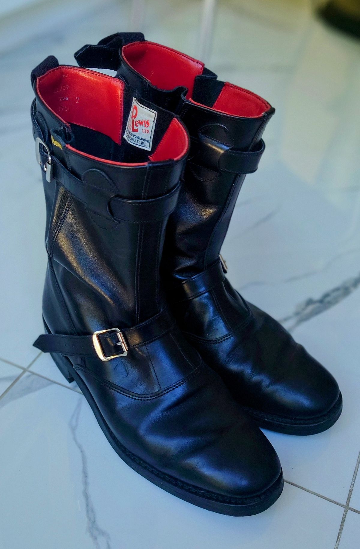 Photo by BarhinBhatt on March 25, 2025 of the Lewis Leathers Atlantic Boots in Steerhide.