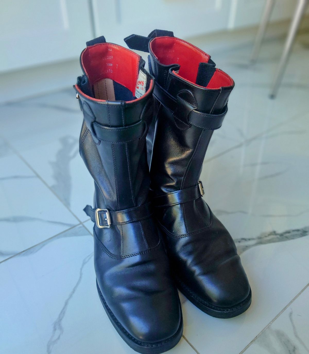 Photo by BarhinBhatt on March 25, 2025 of the Lewis Leathers Atlantic Boots in Steerhide.