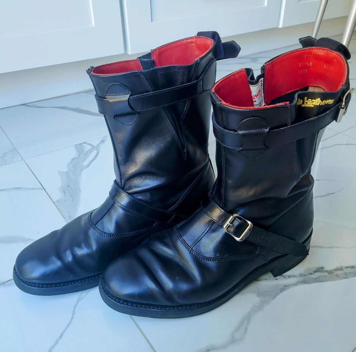 Photo by BarhinBhatt on March 25, 2025 of the Lewis Leathers Atlantic Boots in Steerhide.