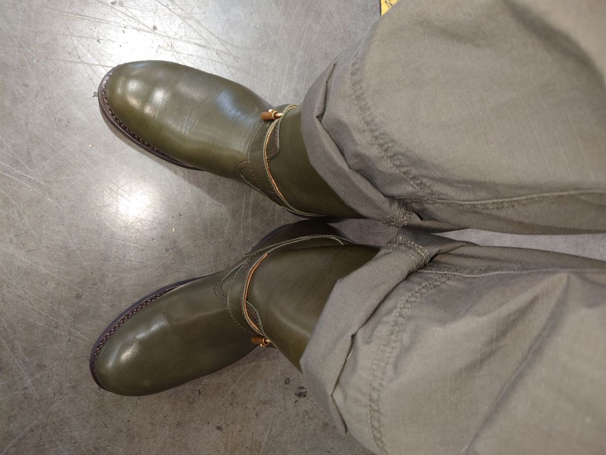 Photo by BarhinBhatt on March 21, 2025 of the Y'2 Leather Engineer Boot in Olive Eco Horse.