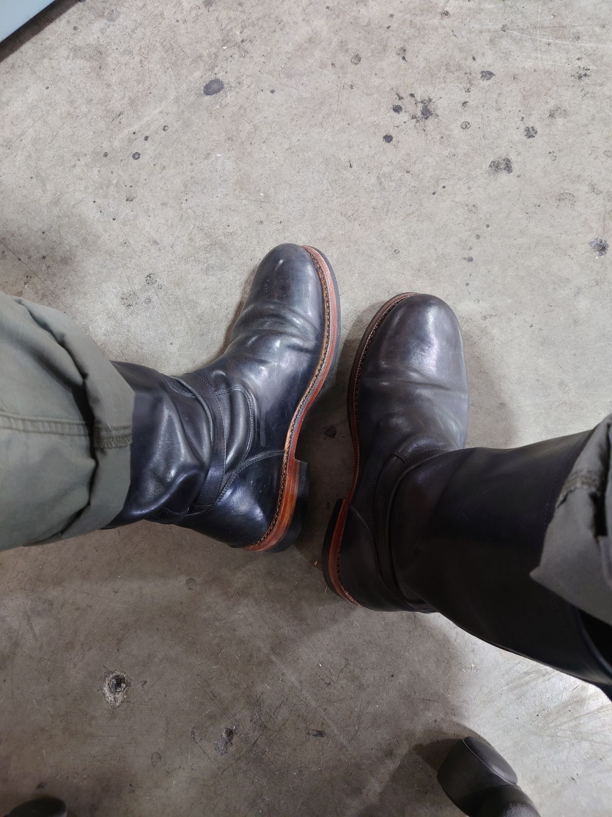 Photo by BarhinBhatt on March 13, 2025 of the Blkbrd Shoemaker Engineer in Maryam Black Horsehide.