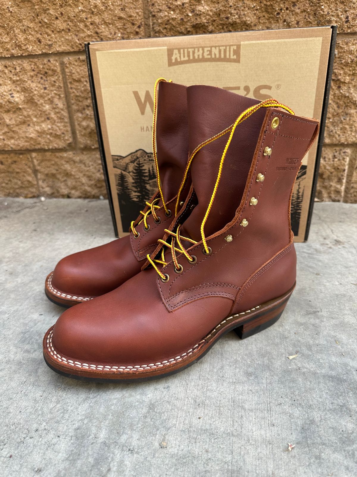 Photo by chriscanecoffee on November 26, 2024 of the White's Packer in Seidel Red Dog Oil Tan.