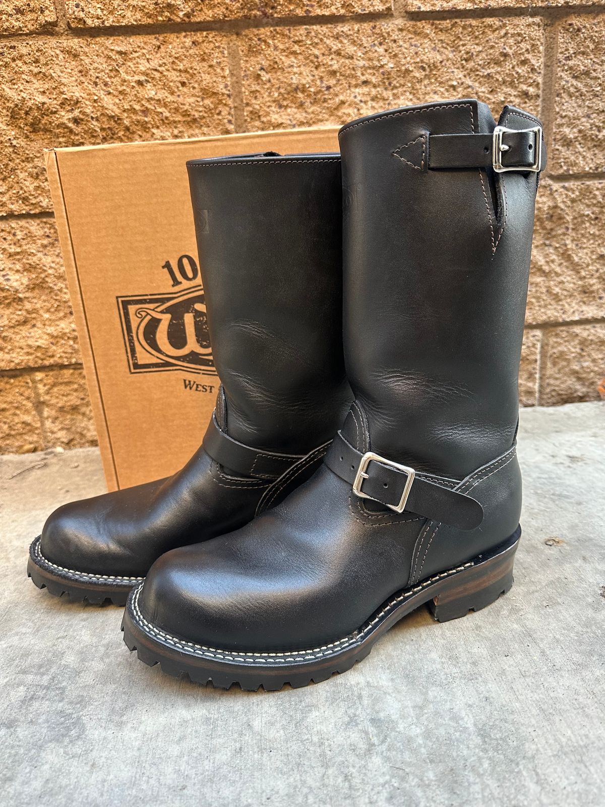 Photo by chriscanecoffee on January 1, 2025 of the Wesco Boss Engineer Boot in Seidel Black Tie Domain.