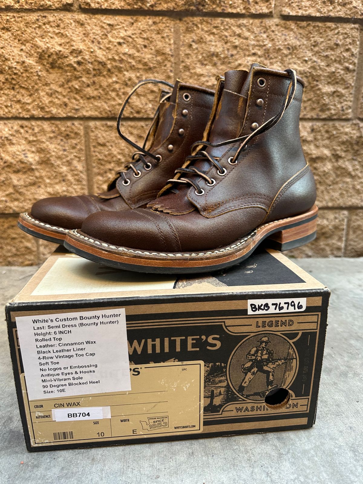 Photo by chriscanecoffee on January 1, 2025 of the White's Bounty Hunter in Horween Cinnamon Waxed Flesh.