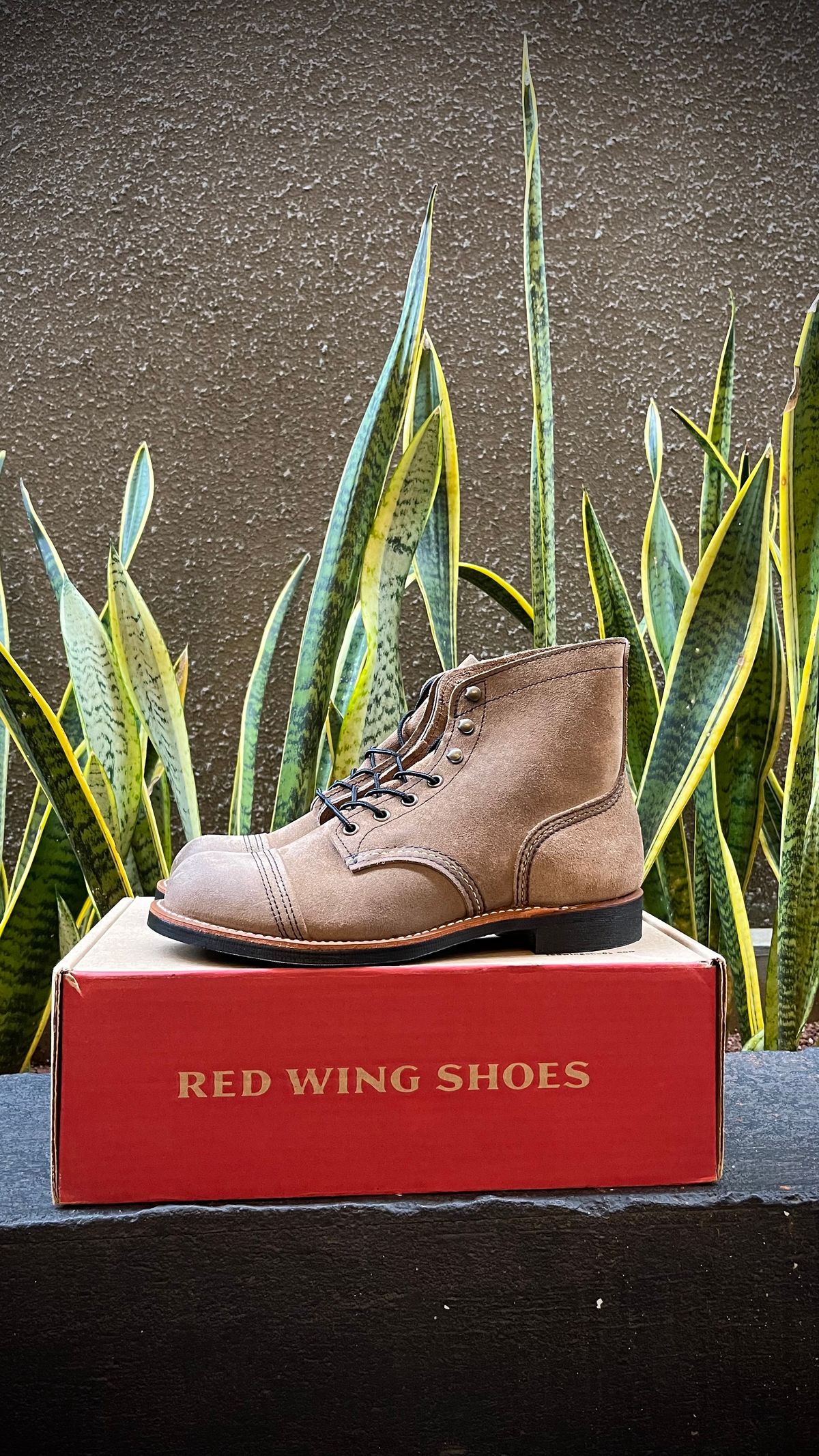 Photo by redwingfromheaven on May 8, 2025 of the Red Wing Iron Ranger in S.B. Foot Slate Muleskinner.